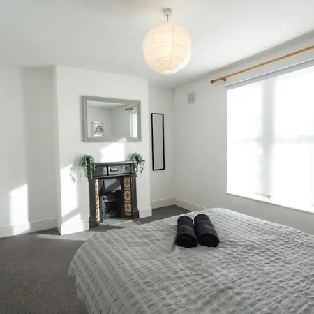 Antsy Street - Central Location Long By Shortstayuk * Bristol