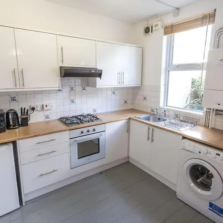 Antsy Street - Central Location Long By Shortstayuk Bristol