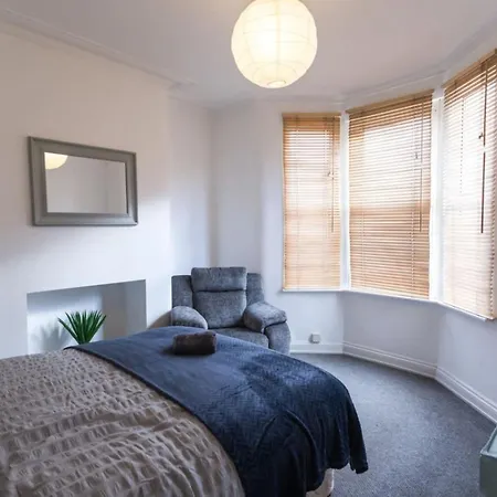 Antsy Street - Central Location Long By Shortstayuk * Bristol